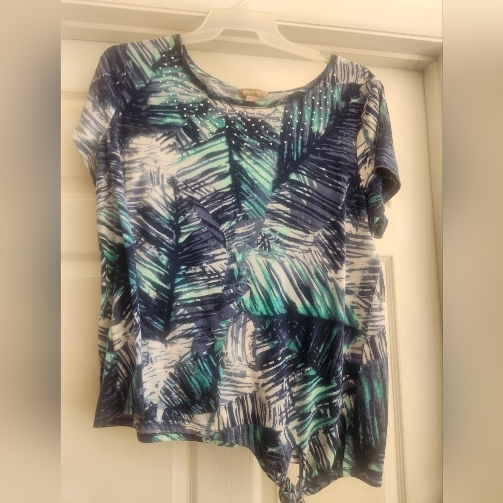 Womens Top White Stag XXL Blue and Green print tie hem pit to pit 24" length 27"
